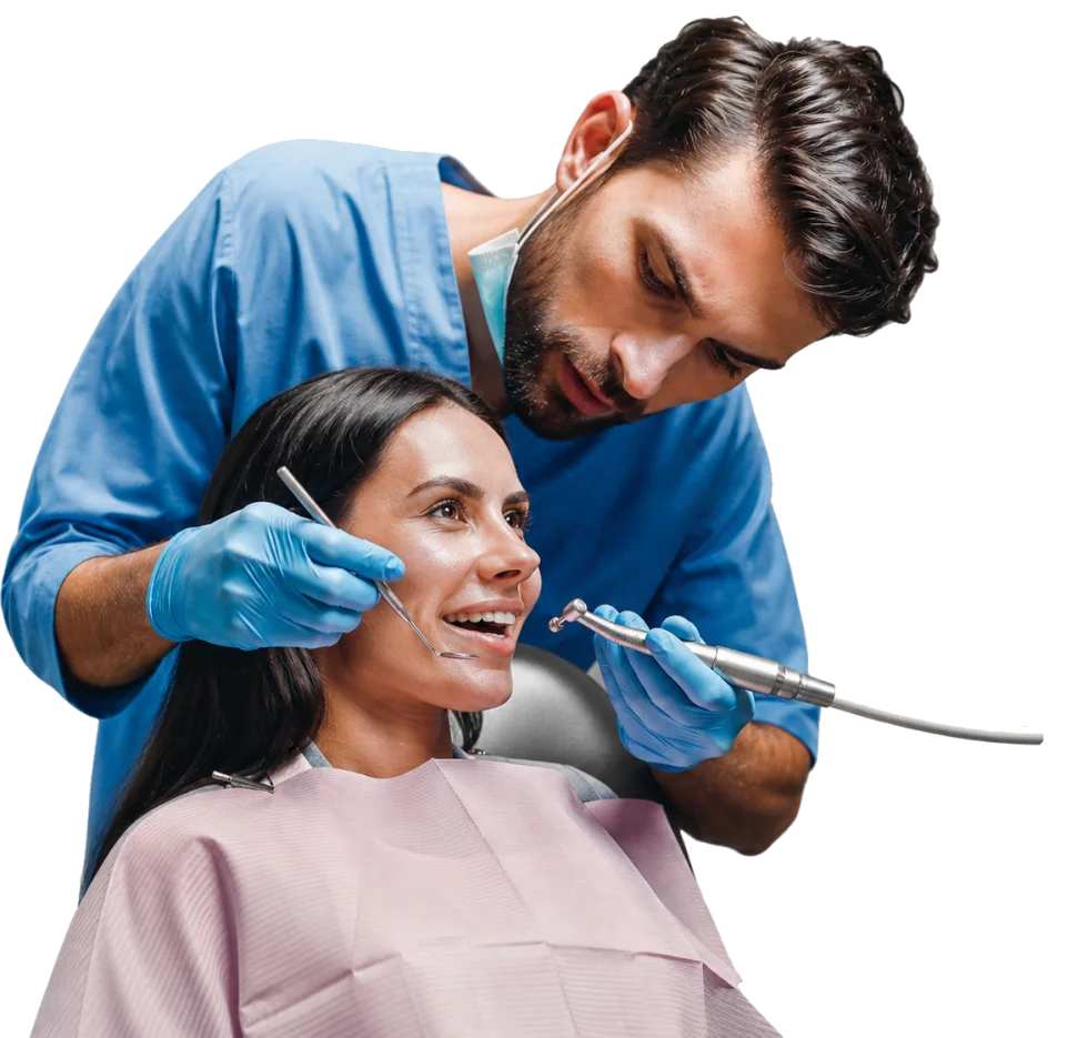 Dentista durante una visita odontoiatrica